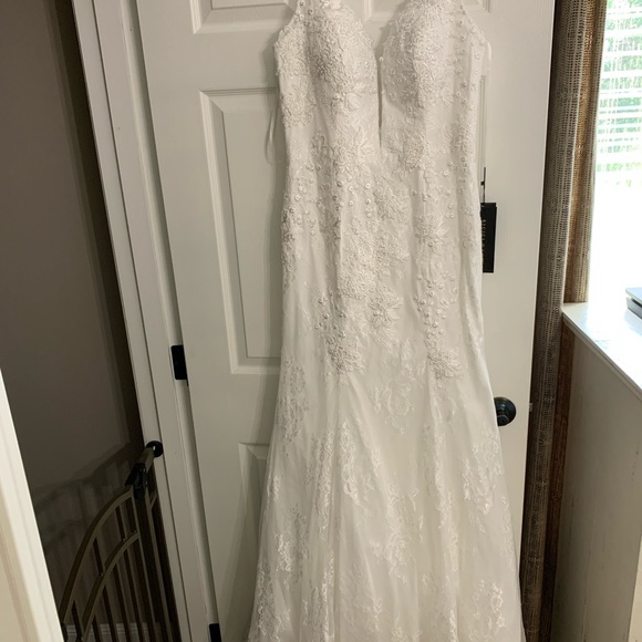 Wedding gown - Picture 2 of 3